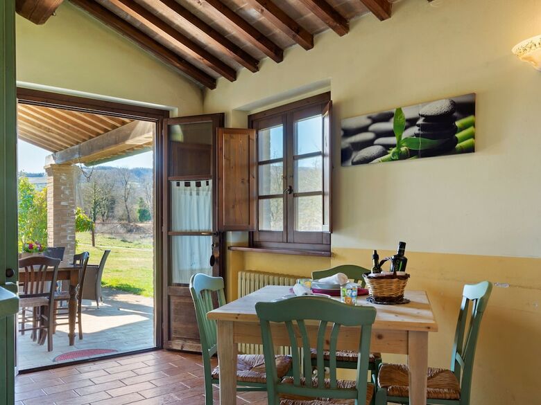 Quaint Cottage In Citt� Della Pieve With Swimming Pool