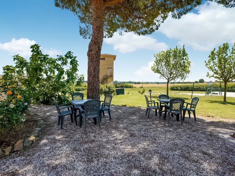 Captivating Holiday Home In Castiglione Del Lago With Pool