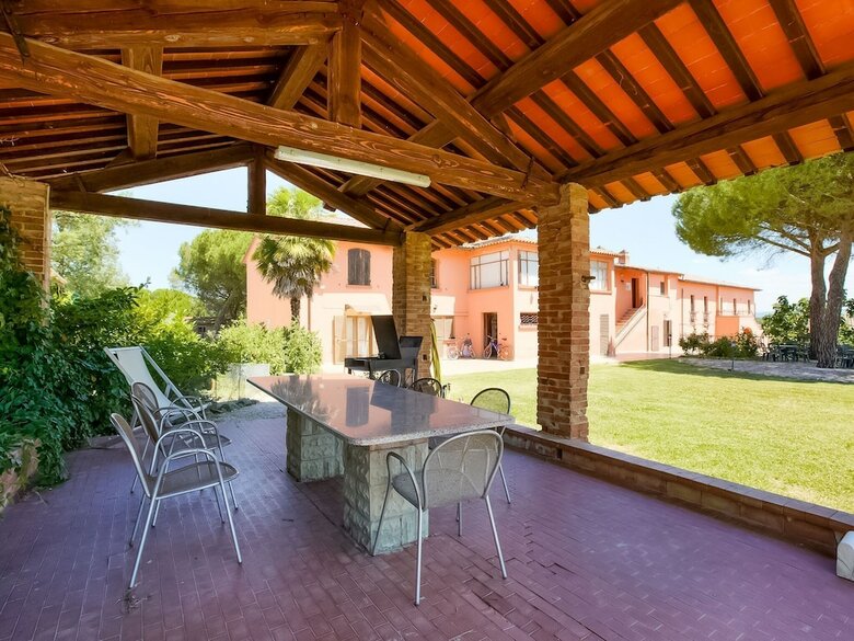 Captivating Holiday Home In Castiglione Del Lago With Pool