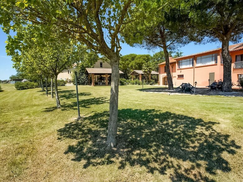 Captivating Holiday Home In Castiglione Del Lago With Pool