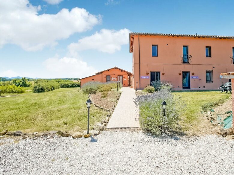 Captivating Holiday Home In Castiglione Del Lago With Pool
