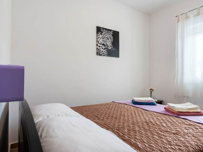 Simplistic Apartment In Nevi?ane Near The Sea