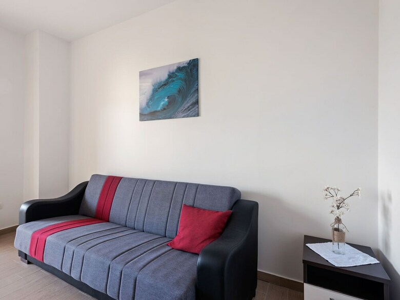 Simplistic Apartment In Nevi?ane Near The Sea