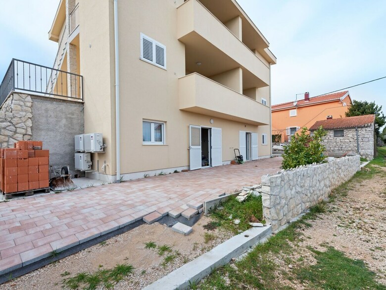 Simplistic Apartment In Nevi?ane Near The Sea