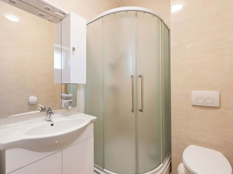 Simplistic Apartment In Nevi?ane Near The Sea
