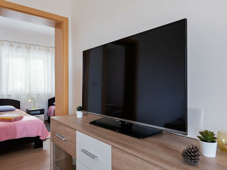 Simplistic Apartment In Nevi?ane Near The Sea