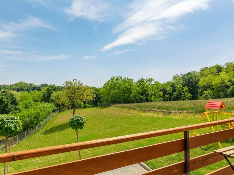 Alluring Holiday Home In Dragoslavec With Barbecue