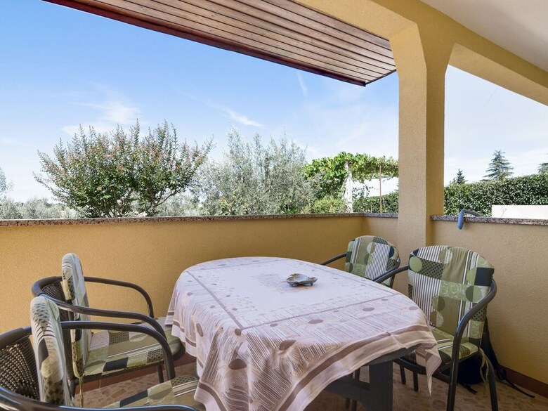 Secluded Apartment In Pore? With Garden