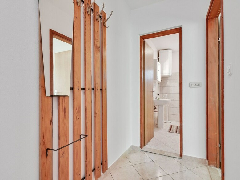 Secluded Apartment In Pore? With Garden