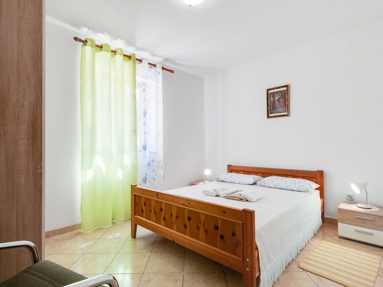 Secluded Apartment In Pore? With Garden