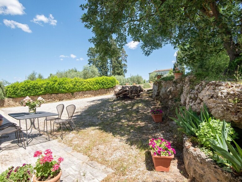 Traditional Apartment In Rapolano Terme With Swimming Pool