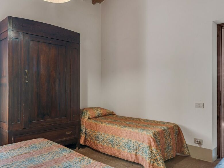 Scenic Apartment In Rapolano Terme With Swimming Pool