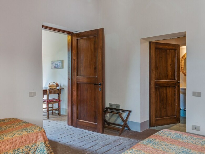 Scenic Apartment In Rapolano Terme With Swimming Pool