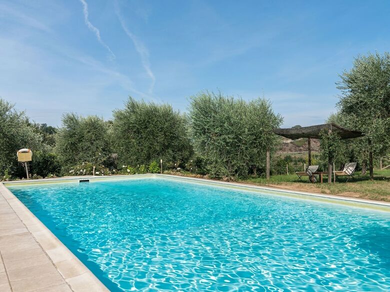 Scenic Apartment In Rapolano Terme With Swimming Pool