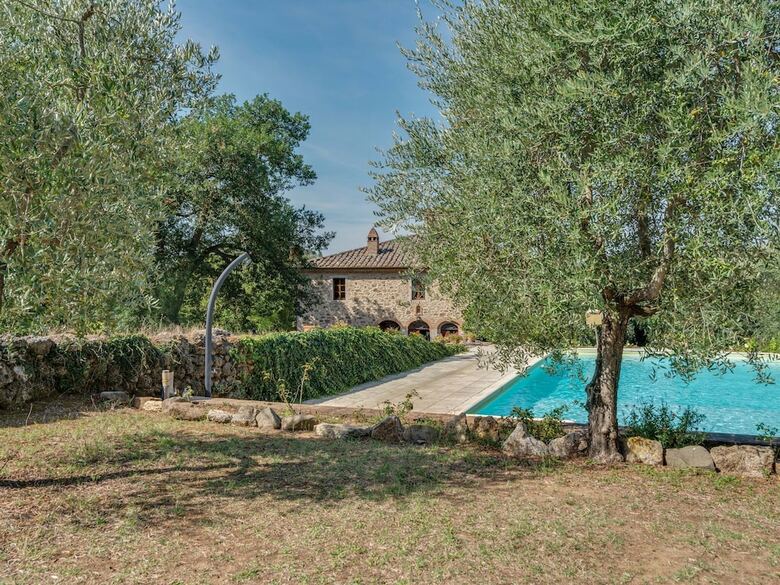 Scenic Apartment In Rapolano Terme With Swimming Pool