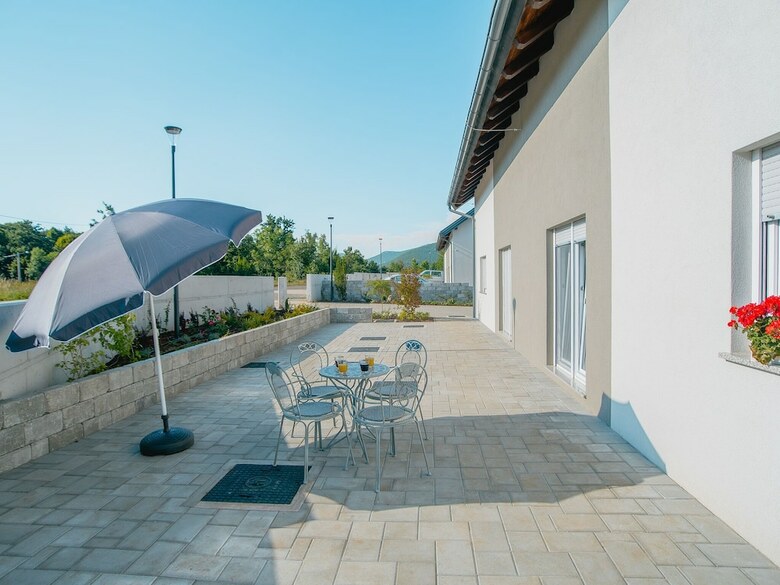 Lovely Holiday Home In Lovinac With Garden