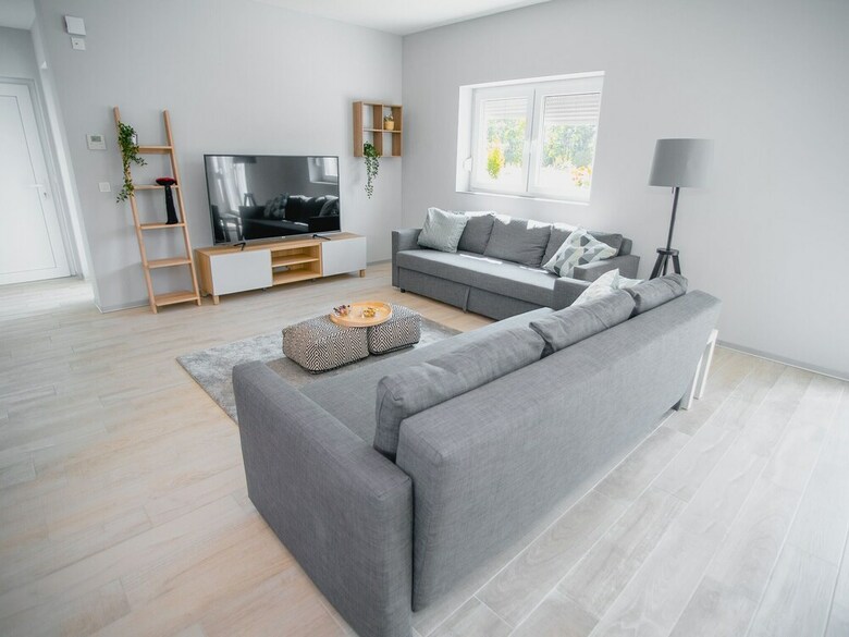 Lovely Holiday Home In Lovinac With Garden