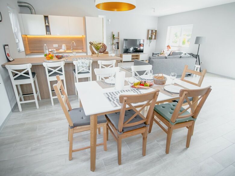 Lovely Holiday Home In Lovinac With Garden