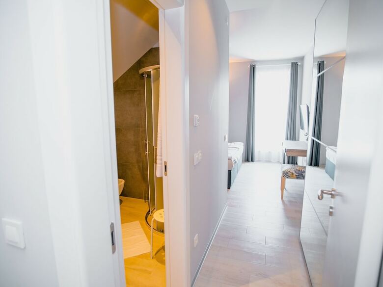 Lovely Holiday Home In Lovinac With Garden