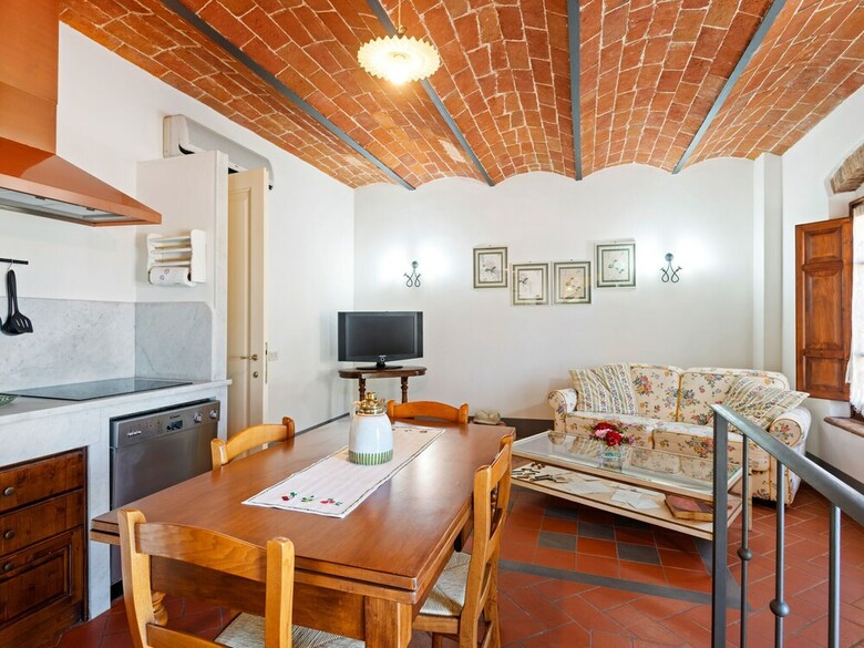 Valley-view Apartment In San Miniato With Swimming Pool