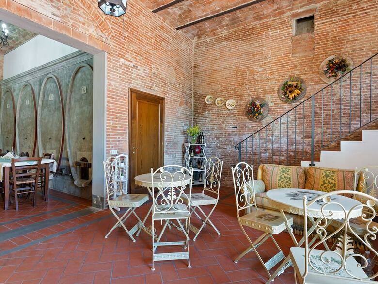 Valley-view Apartment In San Miniato With Swimming Pool