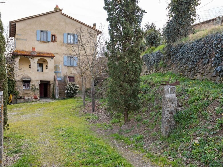 Pretty Holiday Home In Castiglion Fiorentino With Pool
