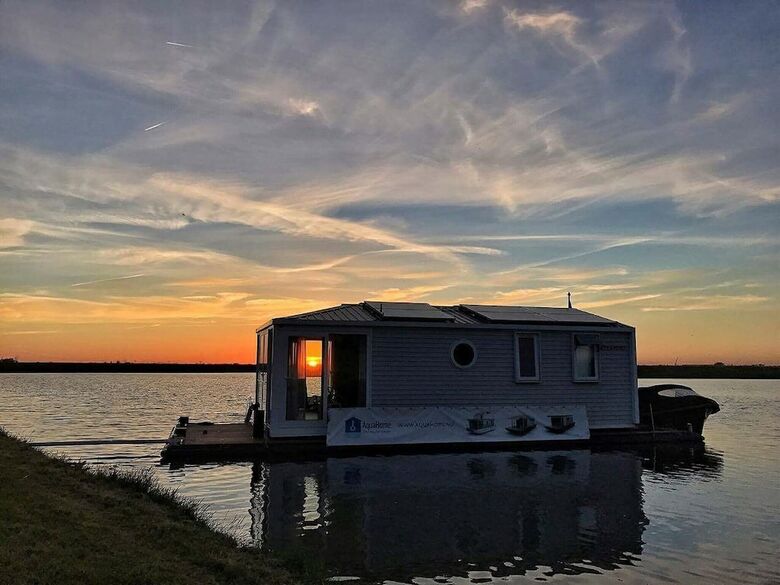 Werkendam House Boat Near National Park
