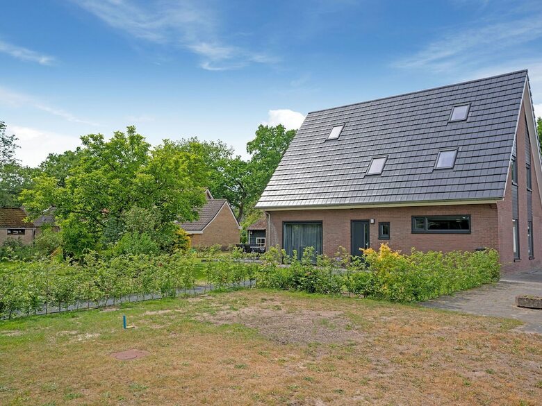 Scenic Villa In Lemele With Garden And Parking