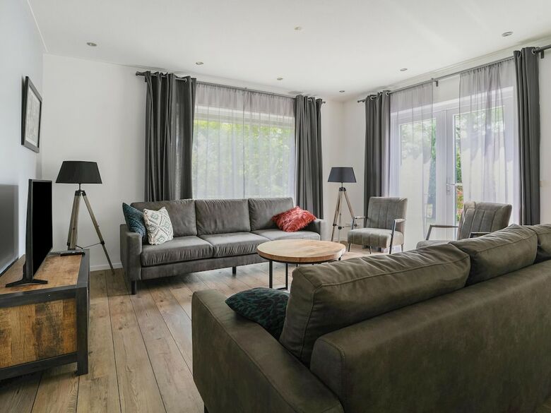 Scenic Villa In Lemele With Garden And Parking