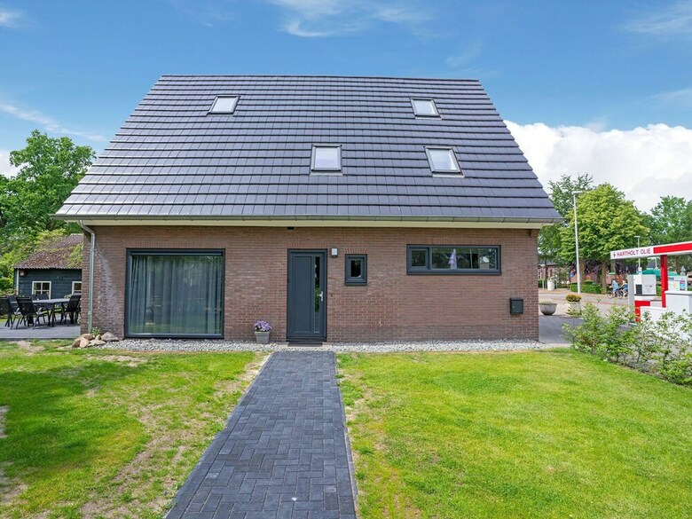 Scenic Villa In Lemele With Garden And Parking