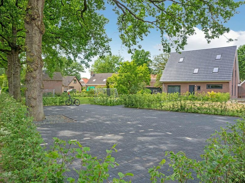 Scenic Villa In Lemele With Garden And Parking