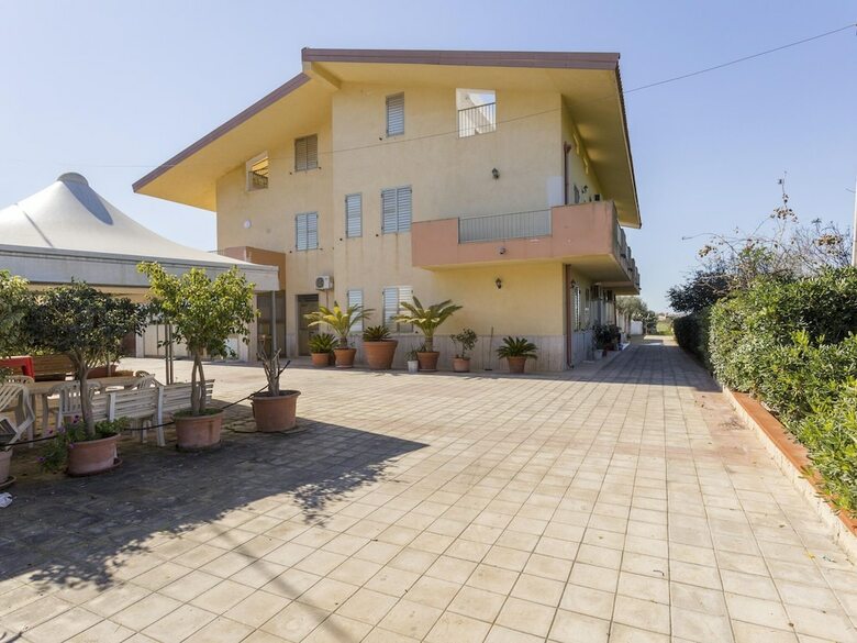 Simplistic Holiday Home In Noto Near The Sea
