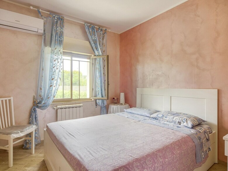 Traditional Holiday Home In Fontane Bianche With Pool