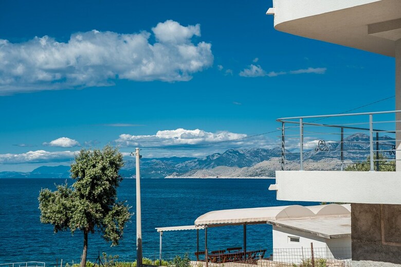 Open Sea Luxury Apartments