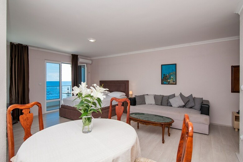 Open Sea Luxury Apartments