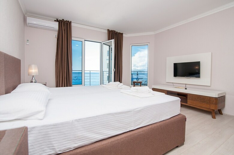 Open Sea Luxury Apartments