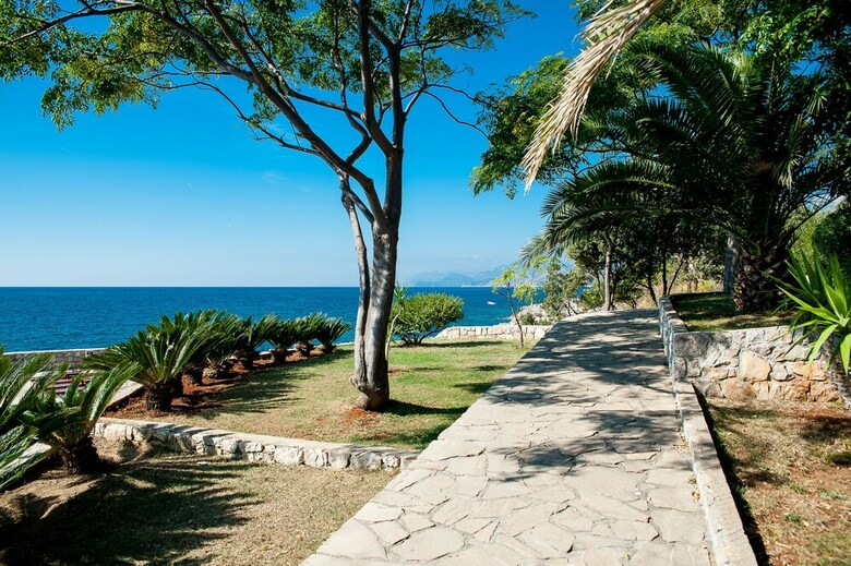 Open Sea Luxury Apartments
