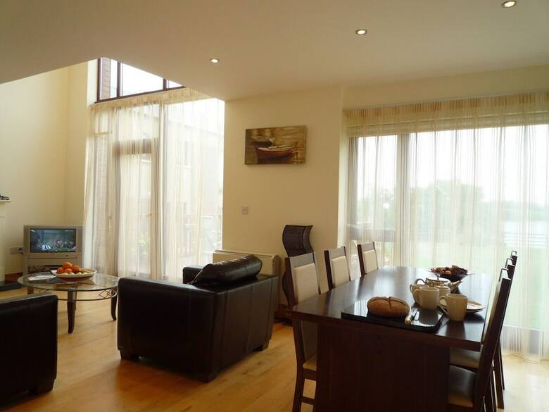 Apartamento Castle Quay Holiday Homes