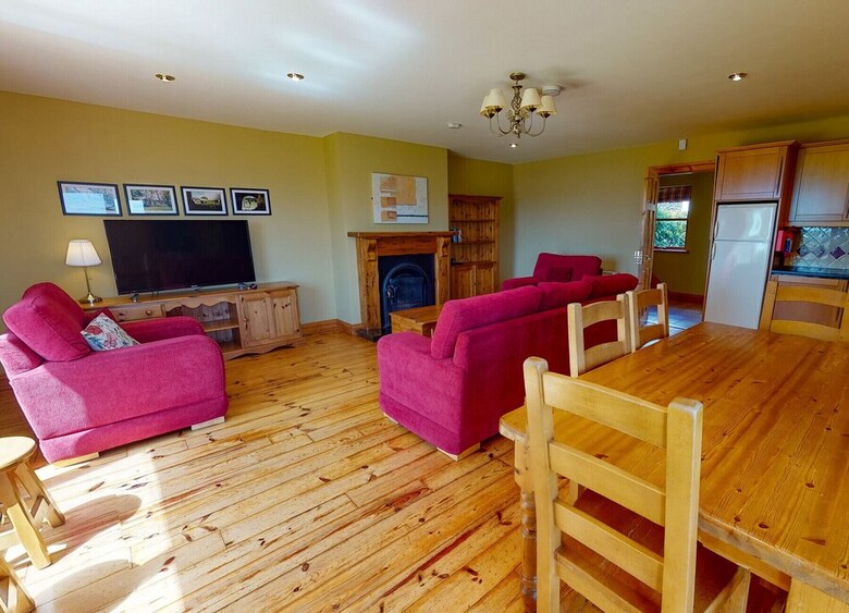 Dingle Courtyard Cottages 2 Bed Sleeps 4
