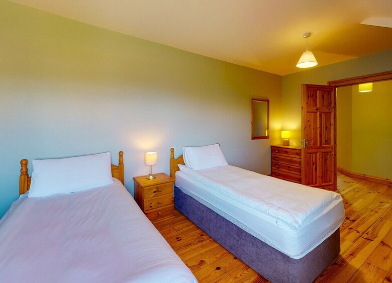 Dingle Courtyard Cottages 2 Bed Sleeps 4