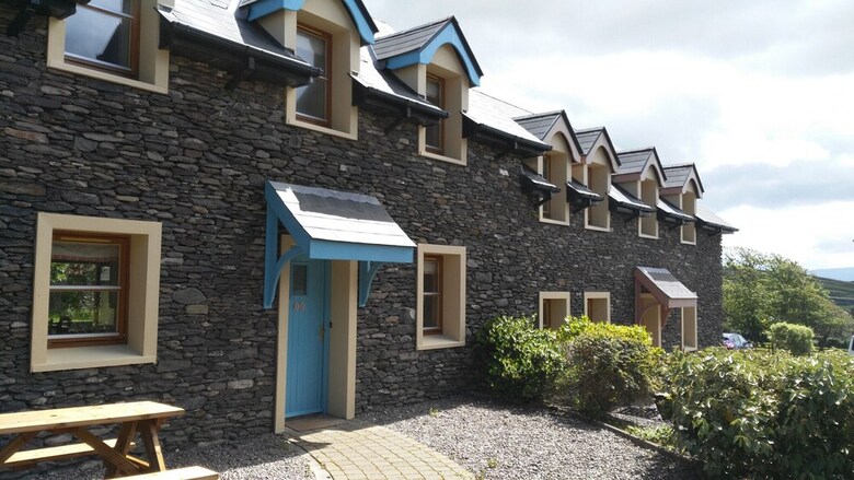Dingle Courtyard Cottages 2 Bed Sleeps 4
