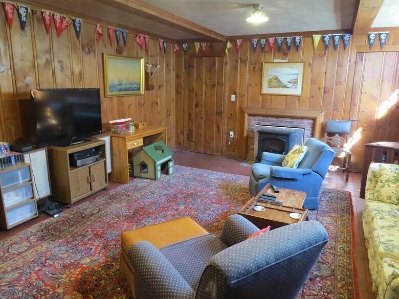 504 Old Harbor Road - Six Bedroom House