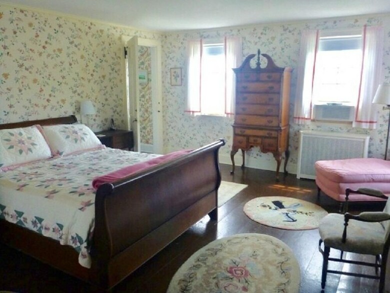 504 Old Harbor Road - Six Bedroom House