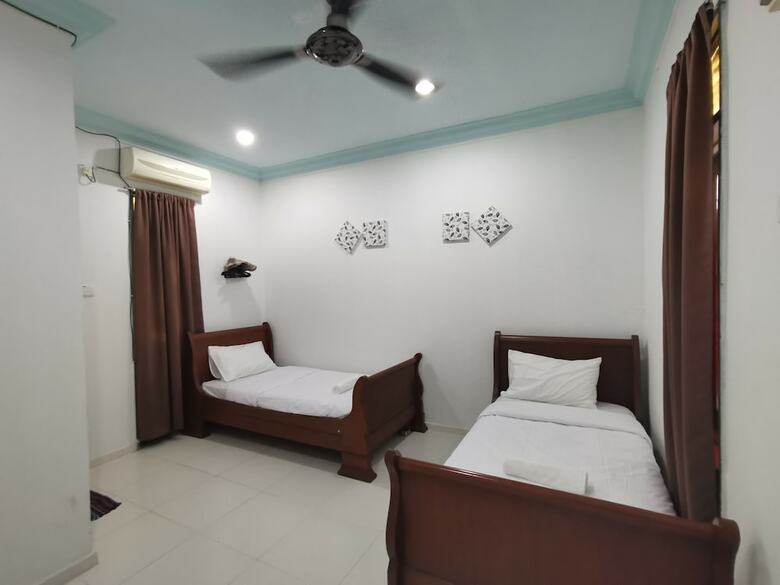 Oyo 90018 River Village Hotel