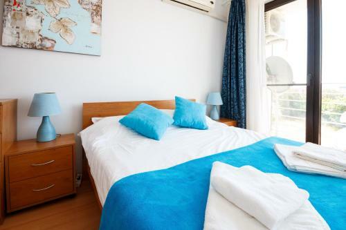Sea View Apartment In New Line Village