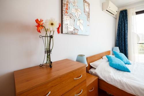 Sea View Apartment In New Line Village
