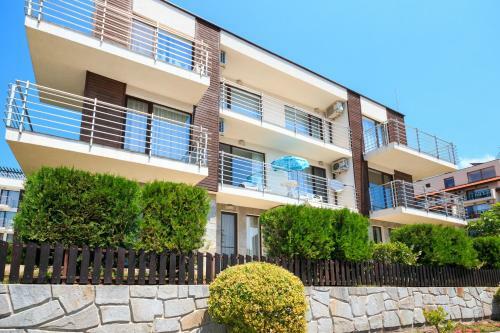 Sea View Apartment In New Line Village