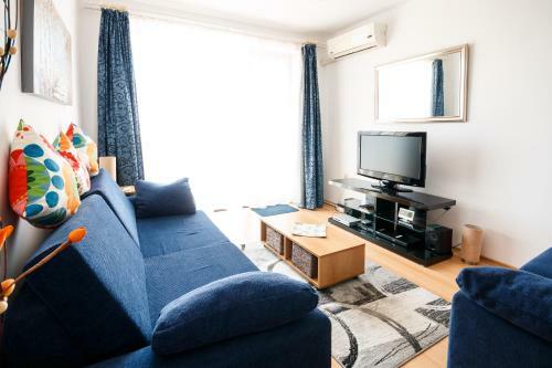 Sea View Apartment In New Line Village