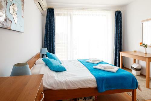 Sea View Apartment In New Line Village