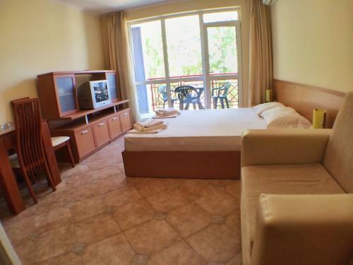 Studios And Apartments In Central Plaza Apartcomplex